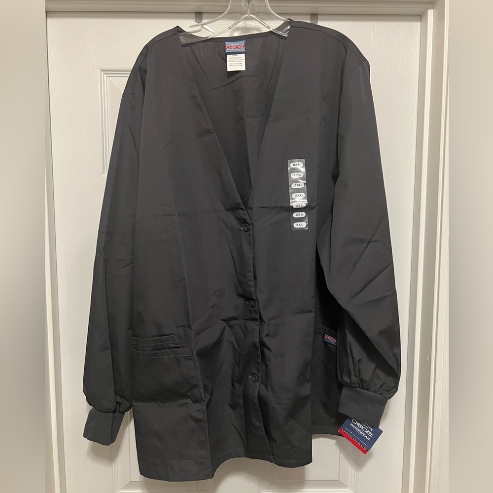 2xl  Woman’s Cherokee 3 piece scrub set, new never worn all with tags.